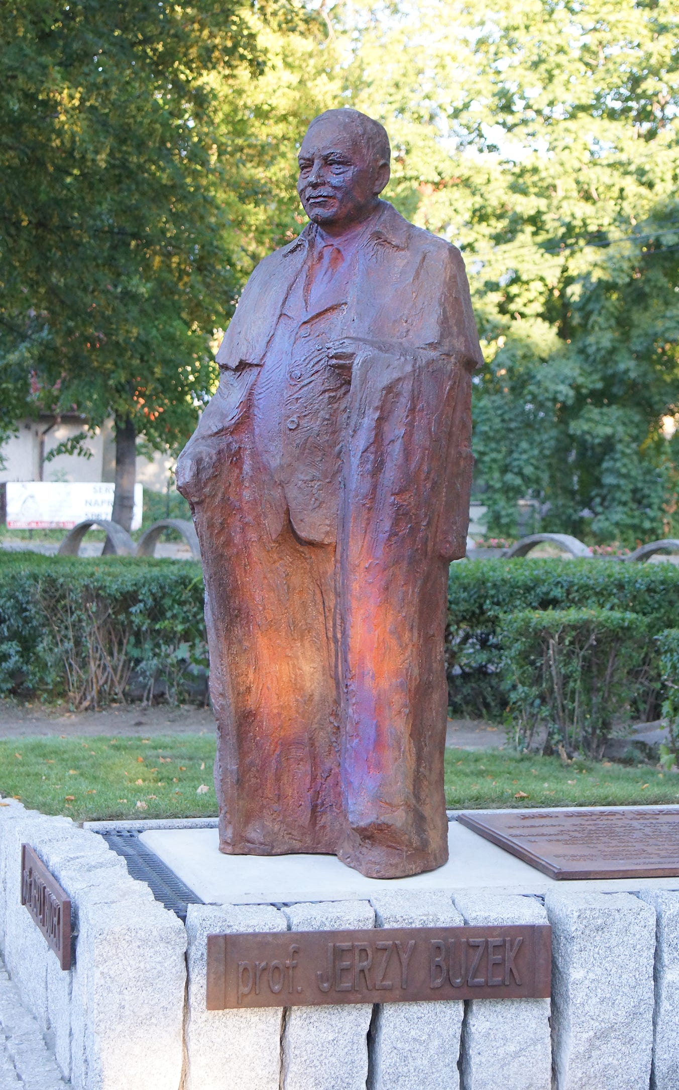 Jerzy Buzek pomnik, Rzeźba pomnikowa, Bogumił Burztński