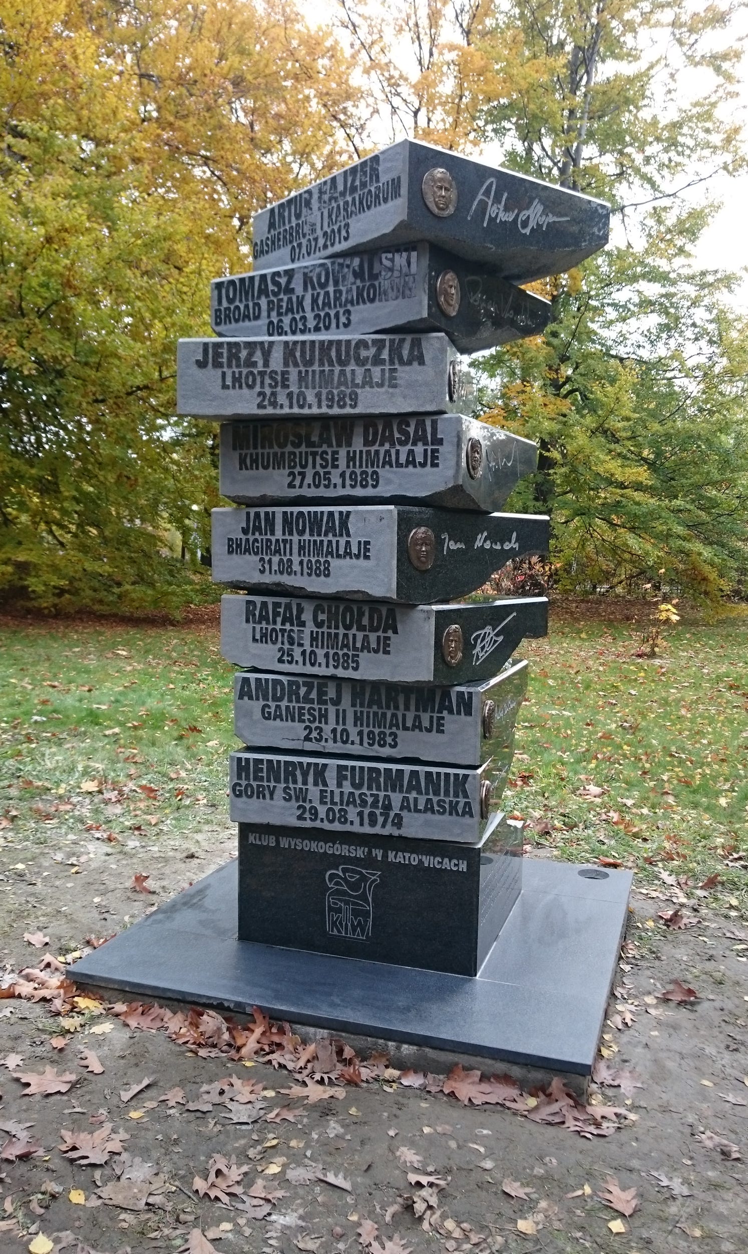 Pomnik Alpinistów, Rzeźba pomnikowa, Bogumił Burztński