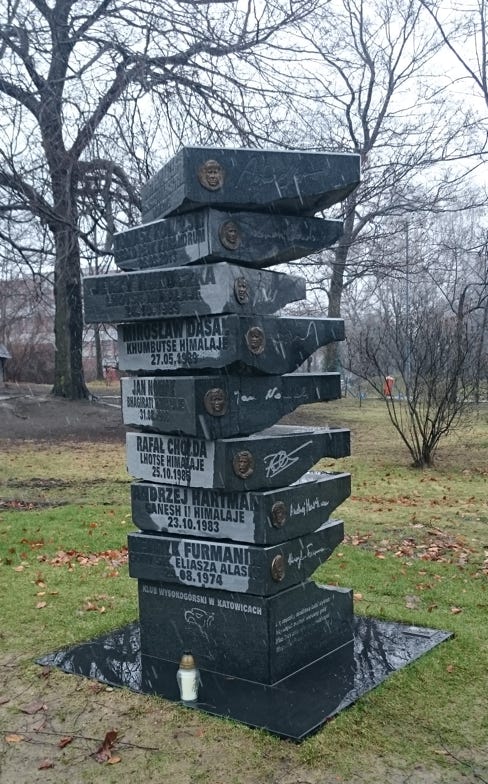 pomnik alpinistów, Rzeźba pomnikowa, Bogumił Burztński