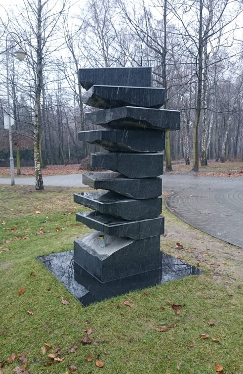 pomnik alpinistów, Rzeźba pomnikowa, Bogumił Burztński